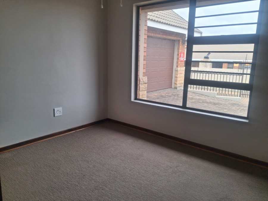 To Let 3 Bedroom Property for Rent in Hillside Free State